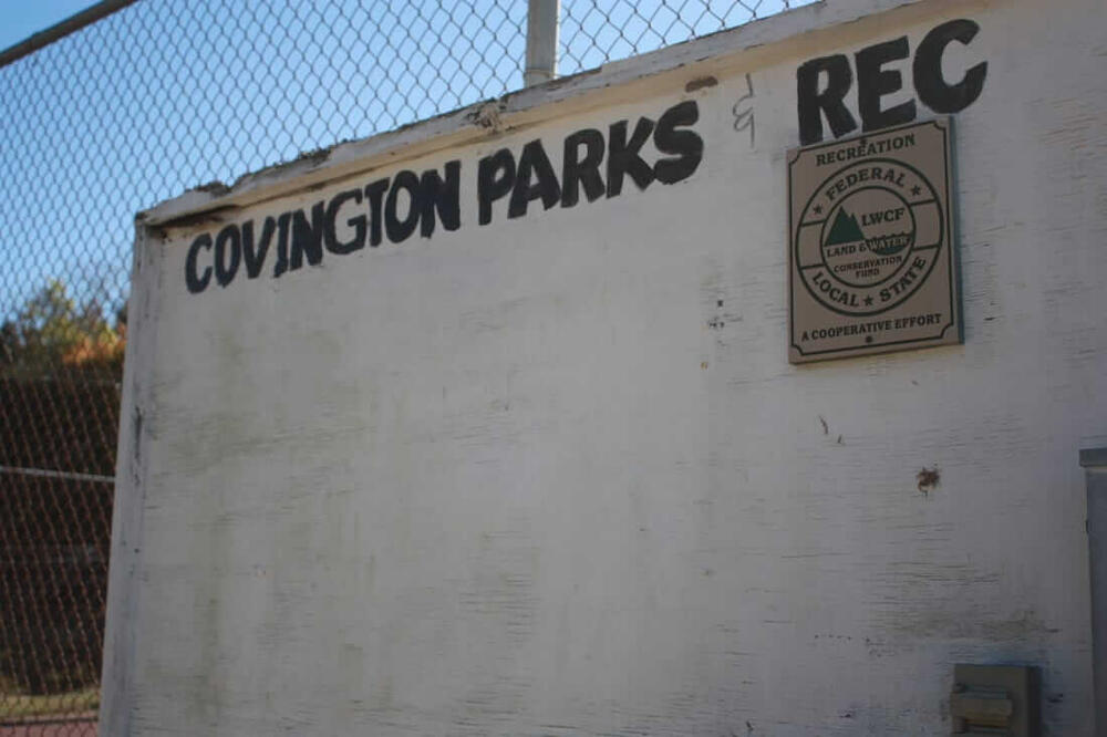 a wooden sign that says Covington Park and Rec
